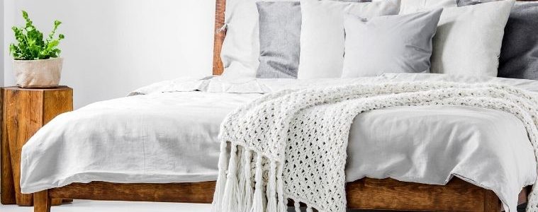 Tips for Using Throw Pillows in the Bedroom