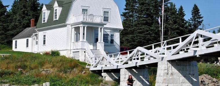 Tips for Preparing Your Coastal Vacation Home for Summer
